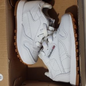 Triple white unisex sneakers